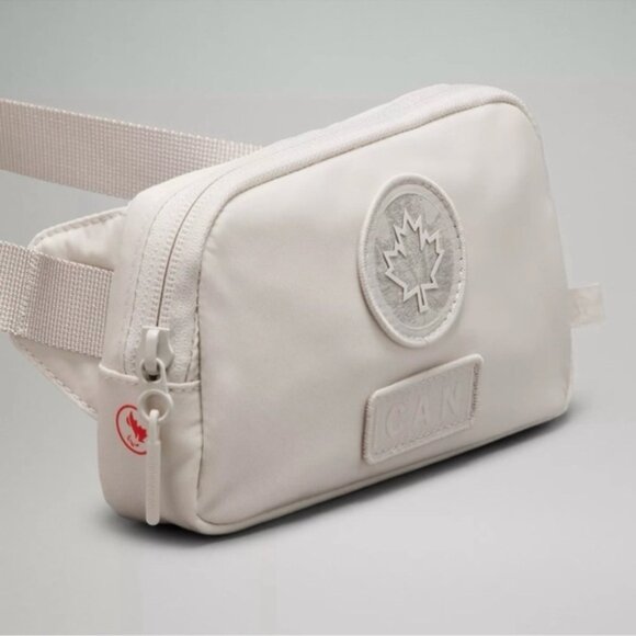 Lululemon NWT future legacy mini belt bag Olympic - Picture 12 of 12
